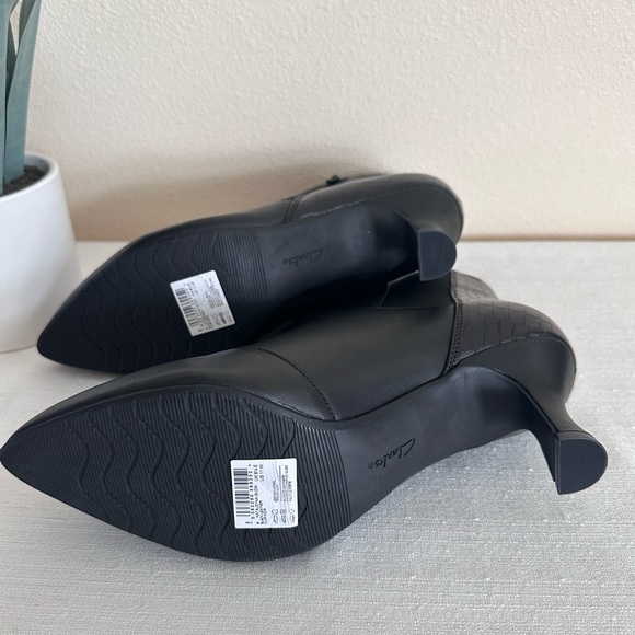 New Clarks Kataleyna Glow Black Leather Pointy Side Zip Ankle Booties Womens 11W - Picture 14 of 14